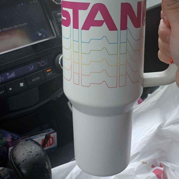 40oz Stanley - Picture 2 of 2